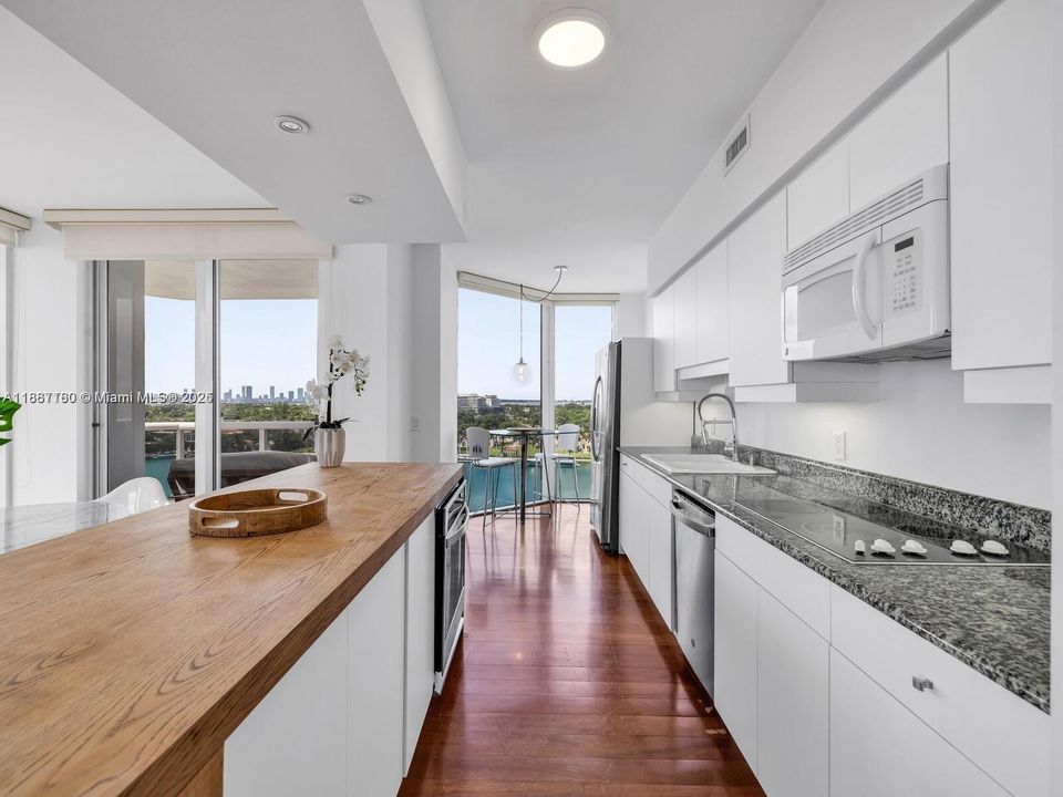 Active With Contract: $8,850 (2 beds, 2 baths, 1380 Square Feet)