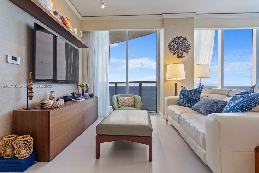 For Sale: $1,650,000 (2 beds, 2 baths, 1477 Square Feet)