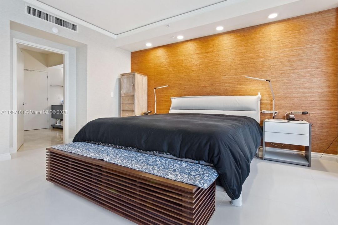 For Sale: $1,650,000 (2 beds, 2 baths, 1477 Square Feet)