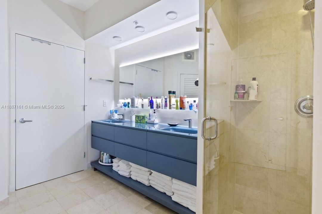 For Sale: $1,650,000 (2 beds, 2 baths, 1477 Square Feet)