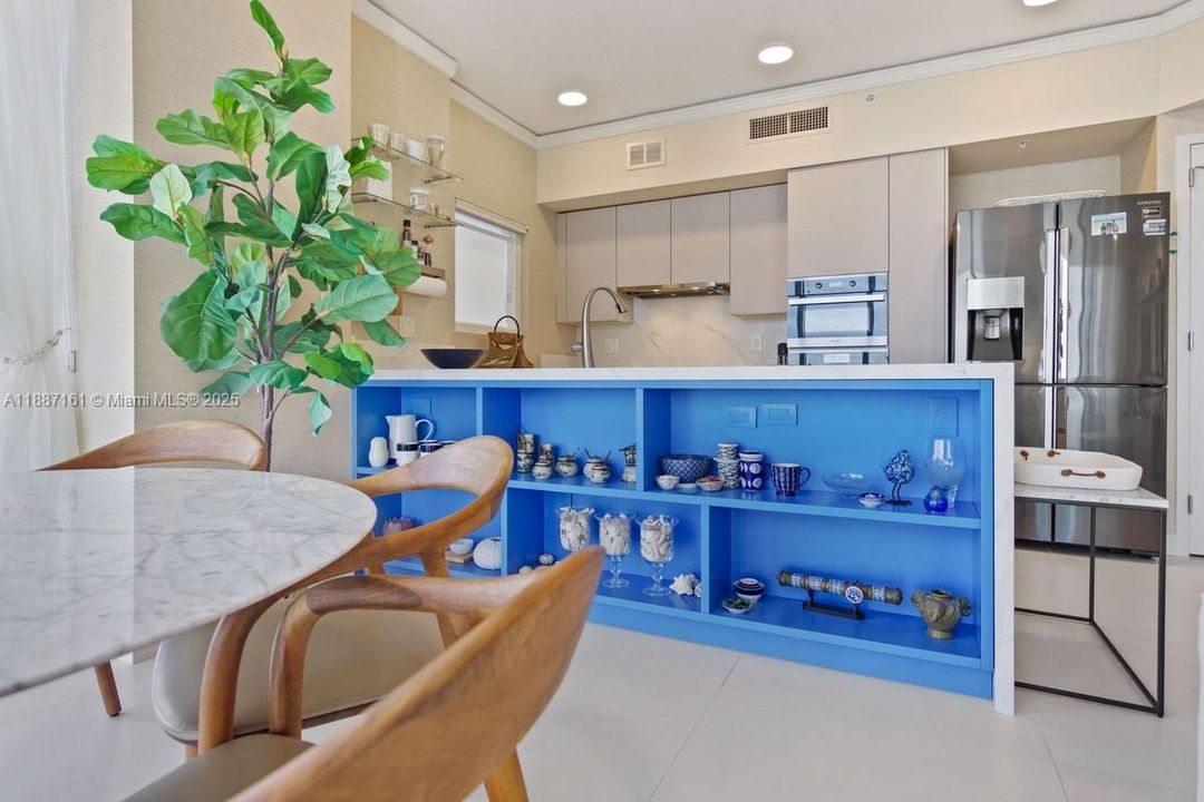 For Sale: $1,650,000 (2 beds, 2 baths, 1477 Square Feet)