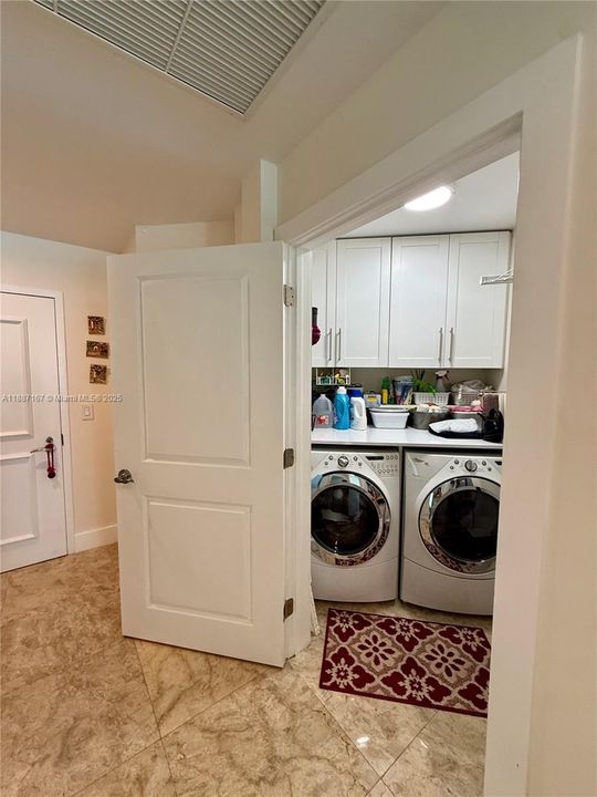 For Sale: $949,000 (3 beds, 3 baths, 1744 Square Feet)