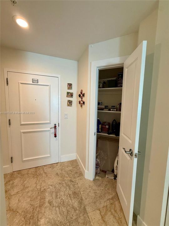 For Sale: $949,000 (3 beds, 3 baths, 1744 Square Feet)