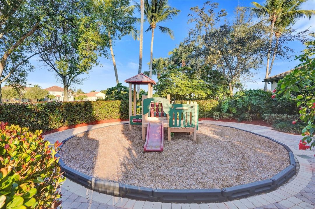 For Sale: $840,000 (5 beds, 3 baths, 3408 Square Feet)