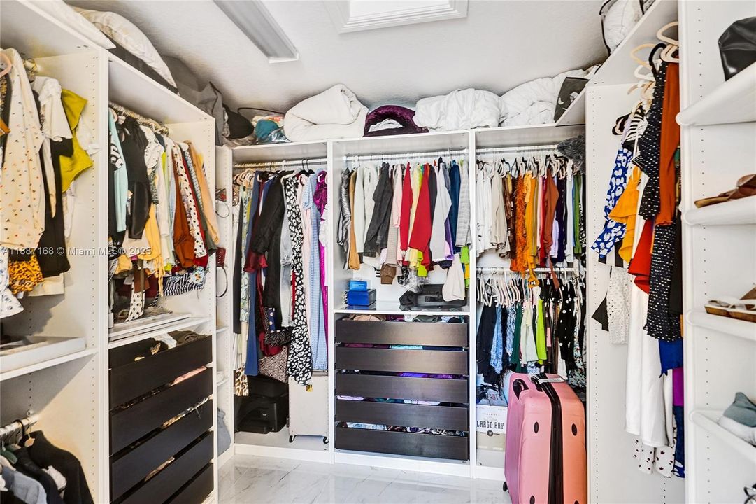 For Sale: $840,000 (5 beds, 3 baths, 3408 Square Feet)