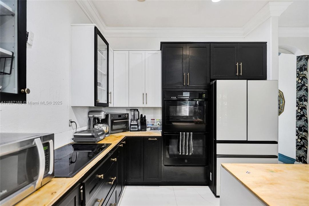 For Sale: $840,000 (5 beds, 3 baths, 3408 Square Feet)