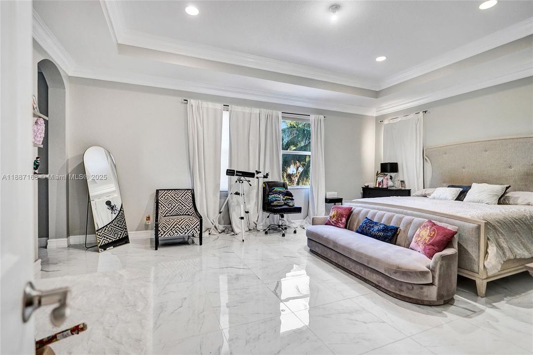 For Sale: $840,000 (5 beds, 3 baths, 3408 Square Feet)