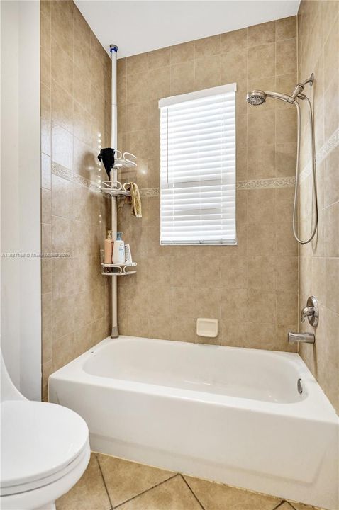 For Sale: $840,000 (5 beds, 3 baths, 3408 Square Feet)