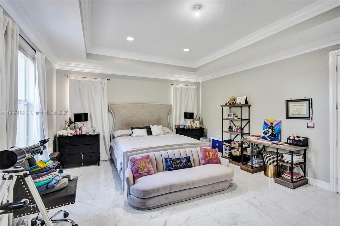 For Sale: $840,000 (5 beds, 3 baths, 3408 Square Feet)