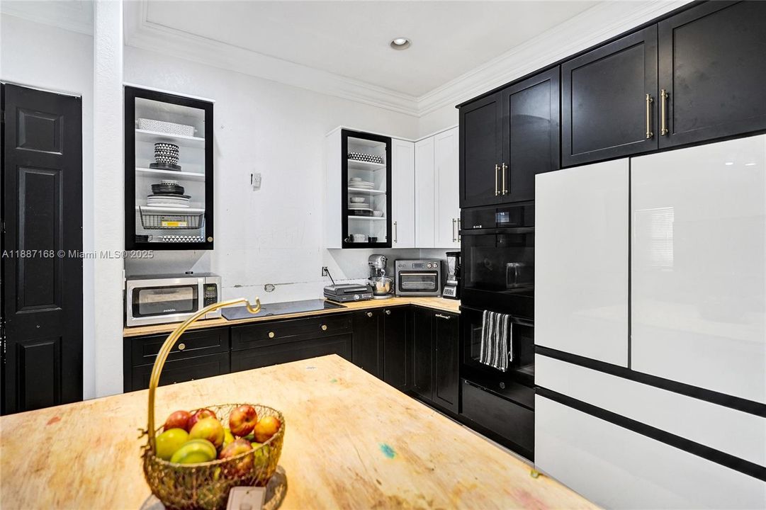 For Sale: $840,000 (5 beds, 3 baths, 3408 Square Feet)