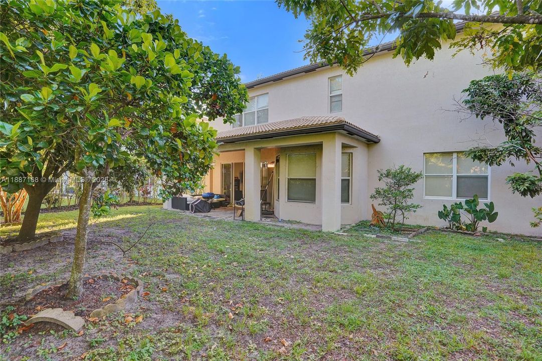 For Sale: $840,000 (5 beds, 3 baths, 3408 Square Feet)