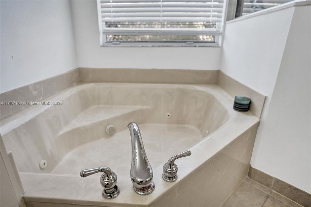 For Sale: $840,000 (5 beds, 3 baths, 3408 Square Feet)