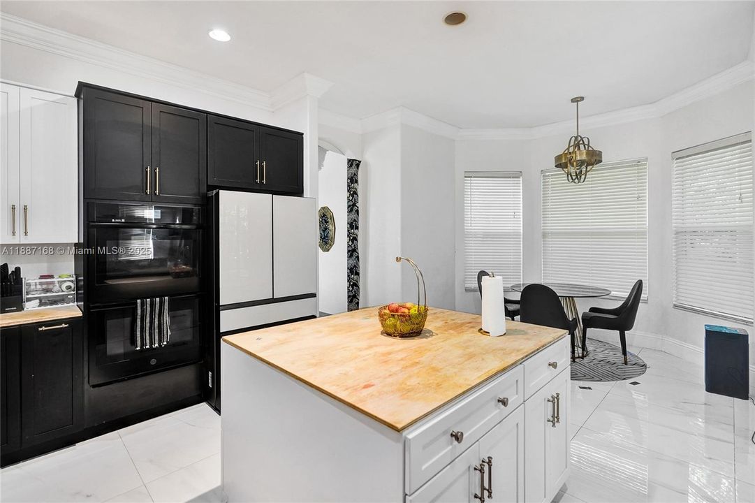 For Sale: $840,000 (5 beds, 3 baths, 3408 Square Feet)