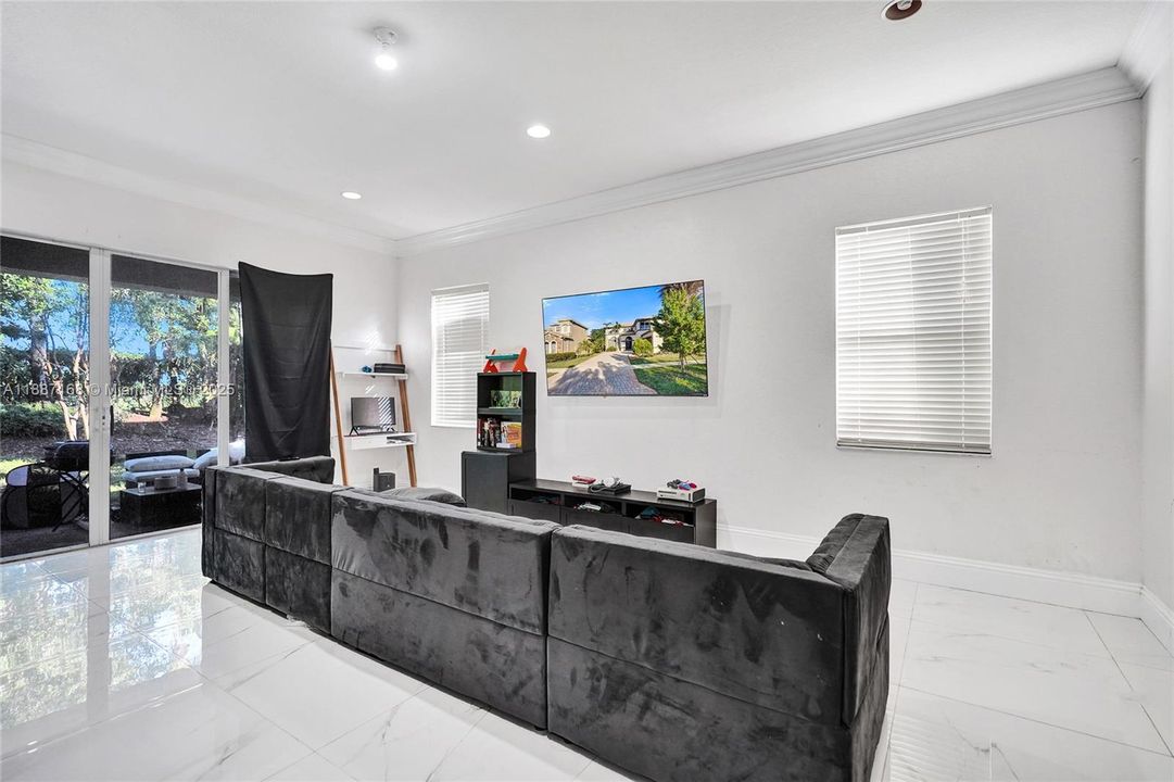 For Sale: $840,000 (5 beds, 3 baths, 3408 Square Feet)