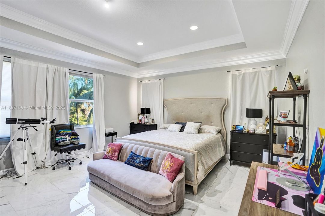 For Sale: $840,000 (5 beds, 3 baths, 3408 Square Feet)