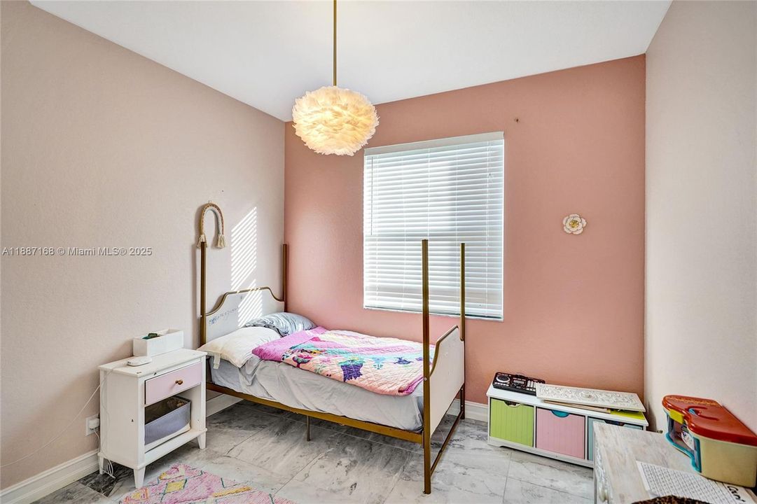 For Sale: $840,000 (5 beds, 3 baths, 3408 Square Feet)