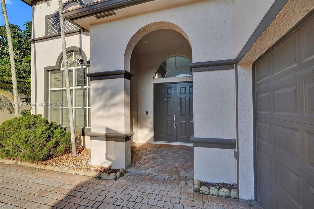 For Sale: $840,000 (5 beds, 3 baths, 3408 Square Feet)