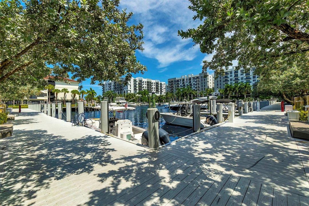 Active With Contract: $2,950 (2 beds, 2 baths, 1290 Square Feet)