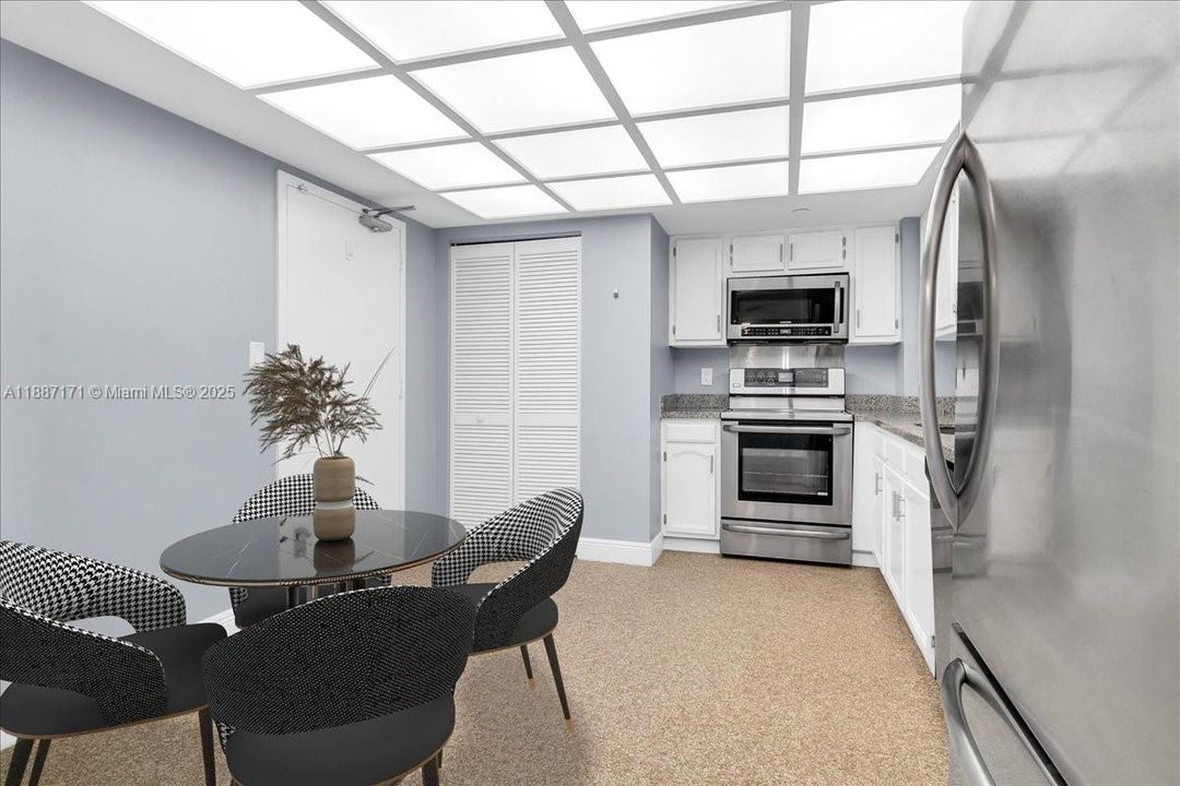 Active With Contract: $2,950 (2 beds, 2 baths, 1290 Square Feet)