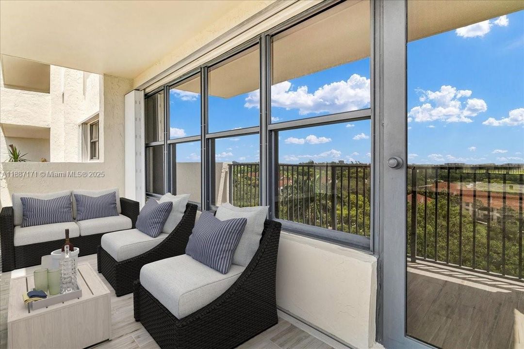 Active With Contract: $2,950 (2 beds, 2 baths, 1290 Square Feet)