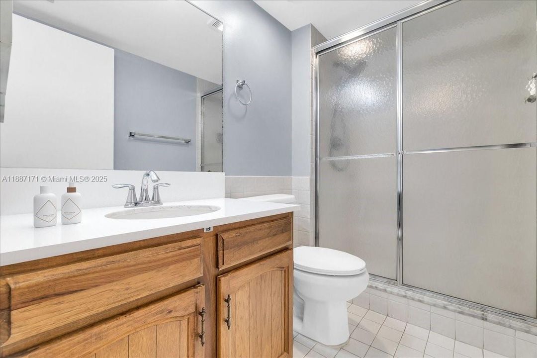 Active With Contract: $2,950 (2 beds, 2 baths, 1290 Square Feet)