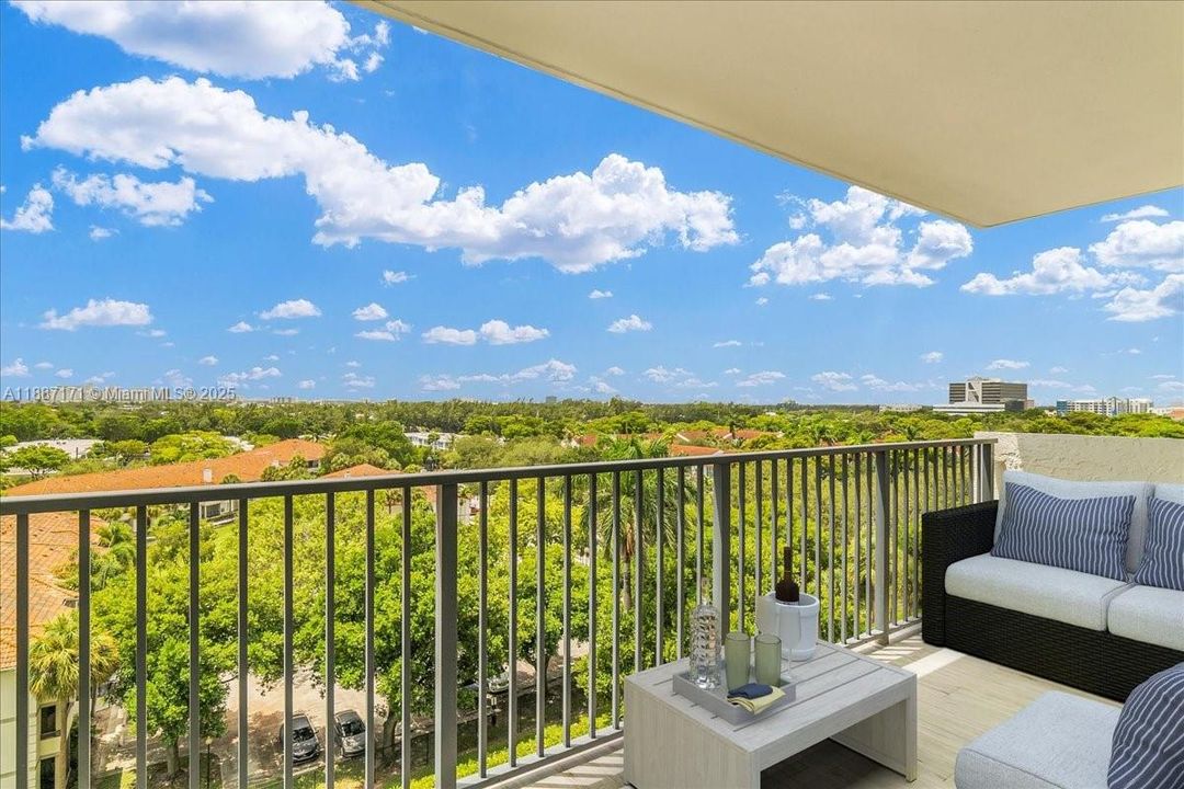 Active With Contract: $2,950 (2 beds, 2 baths, 1290 Square Feet)