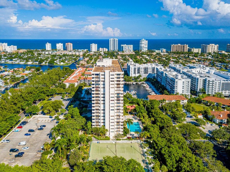 Active With Contract: $2,950 (2 beds, 2 baths, 1290 Square Feet)