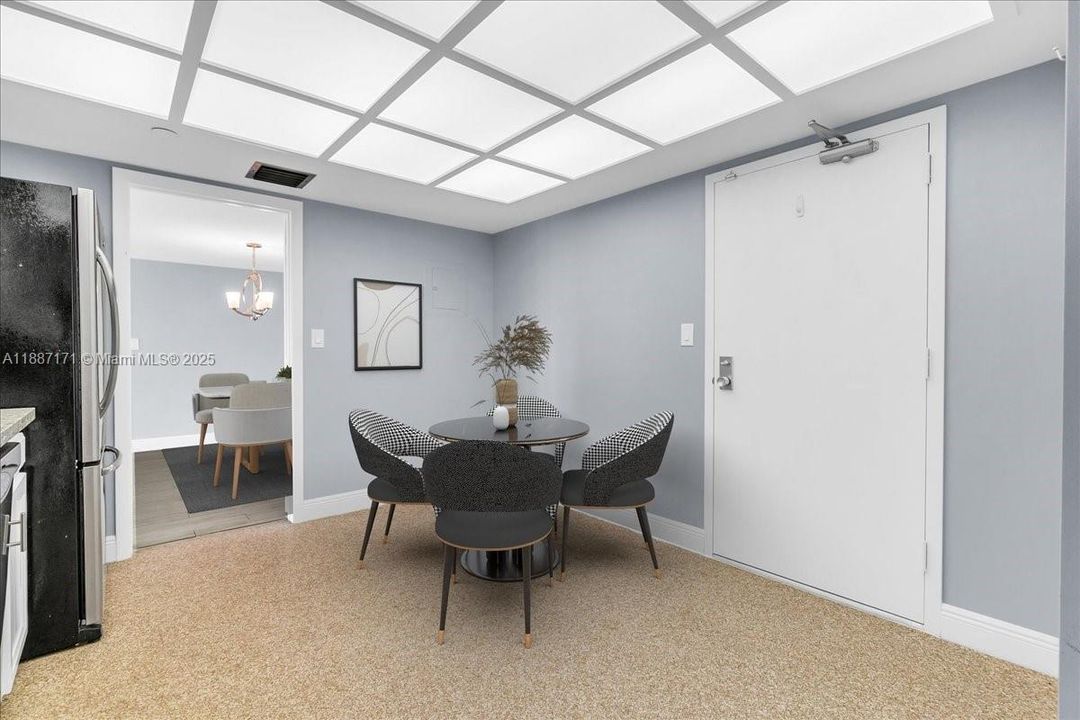 Active With Contract: $2,950 (2 beds, 2 baths, 1290 Square Feet)