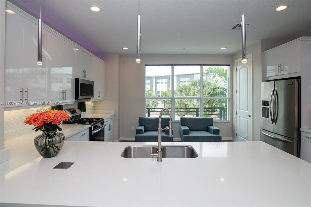 待售: $899,000 (3 贝兹, 2 浴室, 2152 平方英尺)