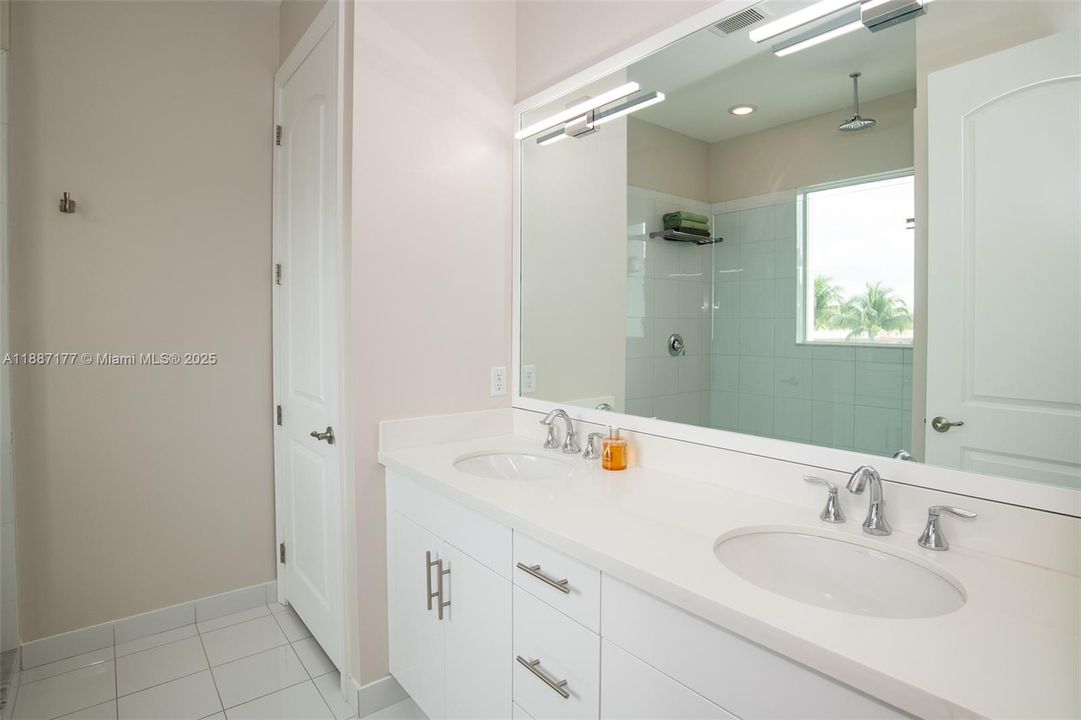 待售: $899,000 (3 贝兹, 2 浴室, 2152 平方英尺)