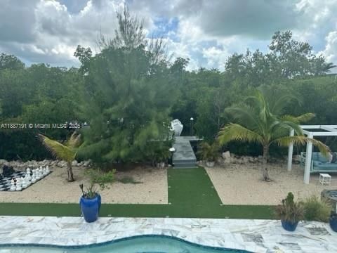 For Rent: $6,000 (4 beds, 2 baths, 1539 Square Feet)