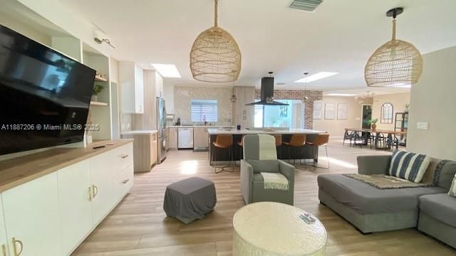 Недавно арендовано: $6,500 (4 спален, 2 ванн, 2537 Квадратных фут)