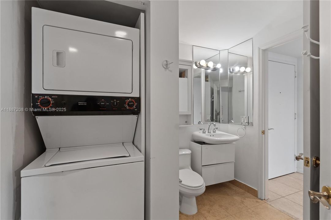 待售: $1,100,000 (1 贝兹, 2 浴室, 1100 平方英尺)