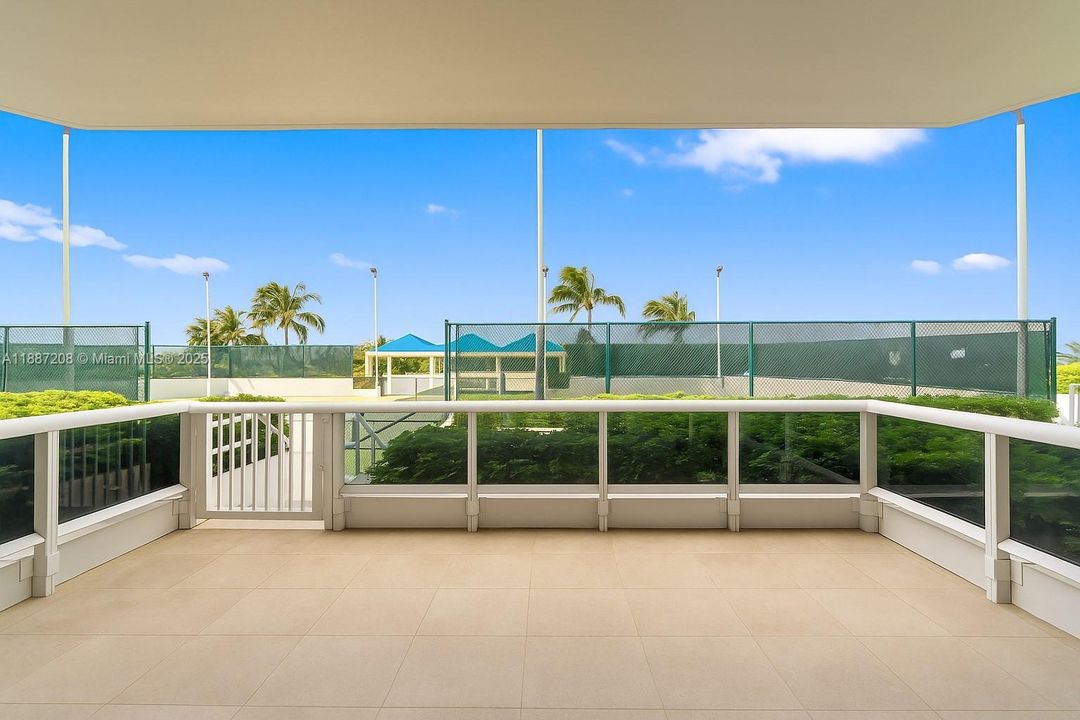 待售: $1,100,000 (1 贝兹, 2 浴室, 1100 平方英尺)