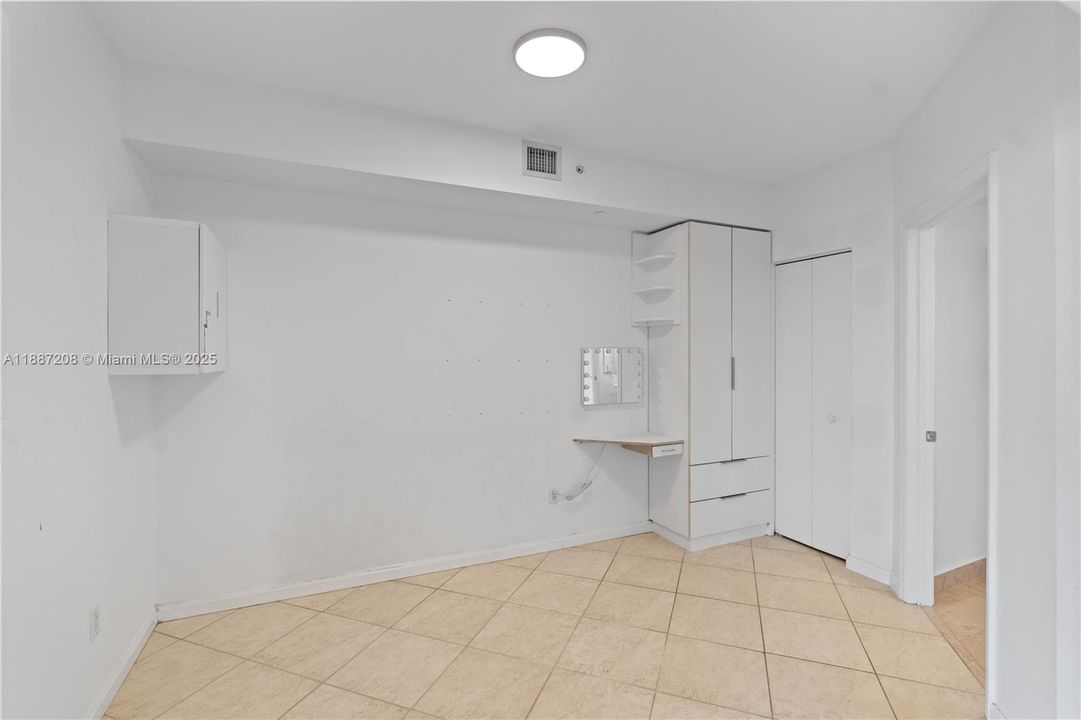 待售: $1,100,000 (1 贝兹, 2 浴室, 1100 平方英尺)