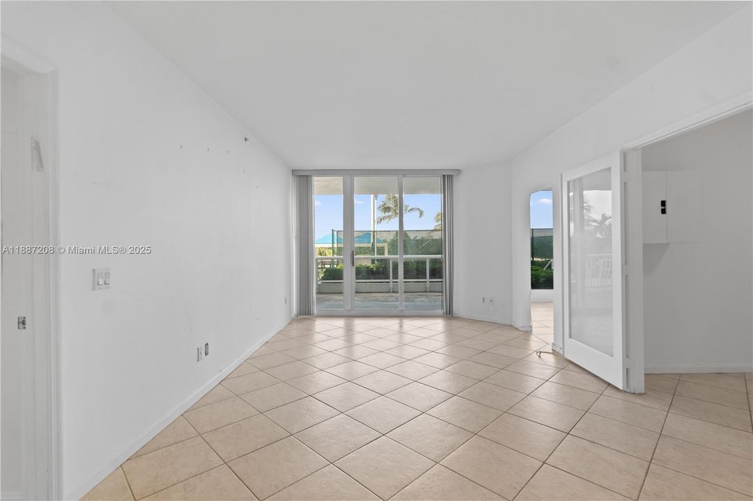 待售: $1,100,000 (1 贝兹, 2 浴室, 1100 平方英尺)