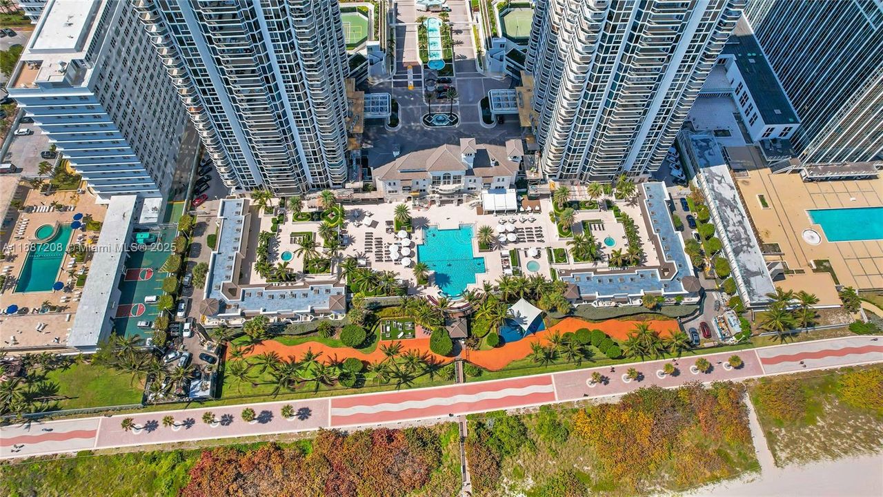 待售: $1,100,000 (1 贝兹, 2 浴室, 1100 平方英尺)