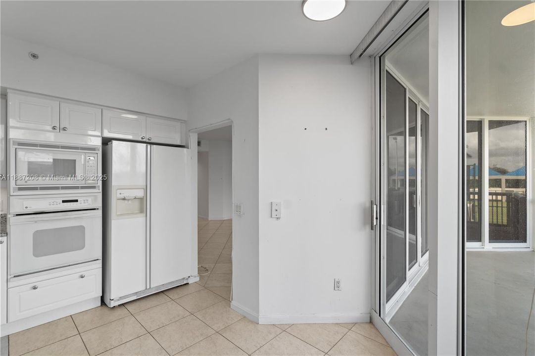 待售: $1,100,000 (1 贝兹, 2 浴室, 1100 平方英尺)