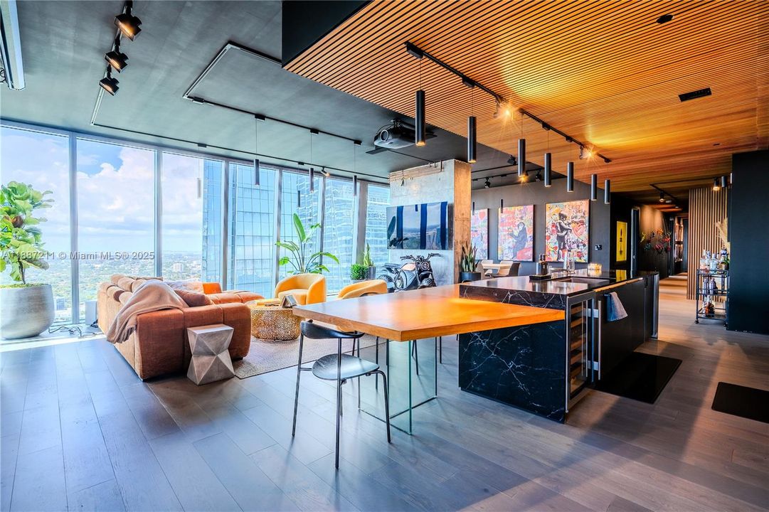 Activo con contrato: $4,450,000 (4 camas, 3 baños, 3012 Pies cuadrados)