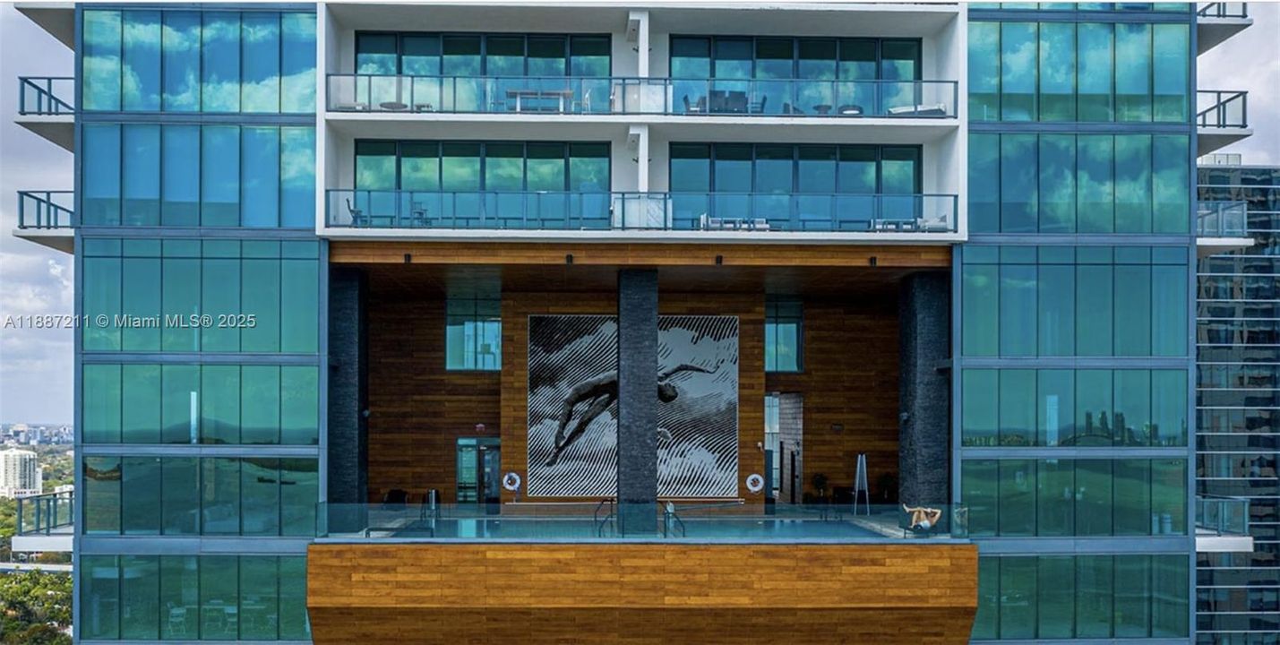 Activo con contrato: $4,450,000 (4 camas, 3 baños, 3012 Pies cuadrados)