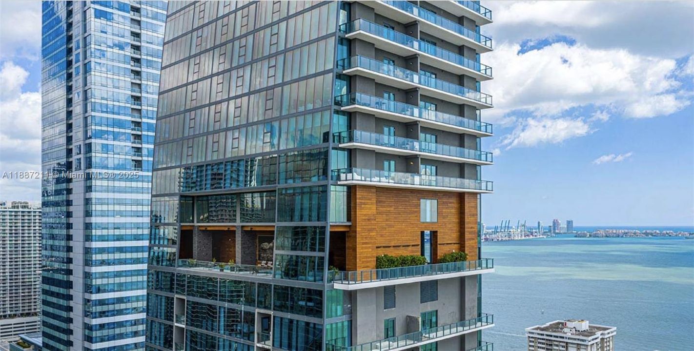 Activo con contrato: $4,450,000 (4 camas, 3 baños, 3012 Pies cuadrados)