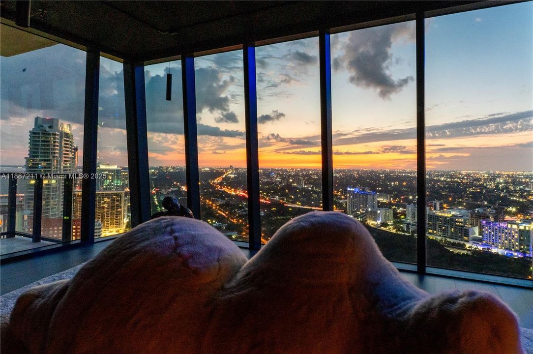 Activo con contrato: $4,450,000 (4 camas, 3 baños, 3012 Pies cuadrados)