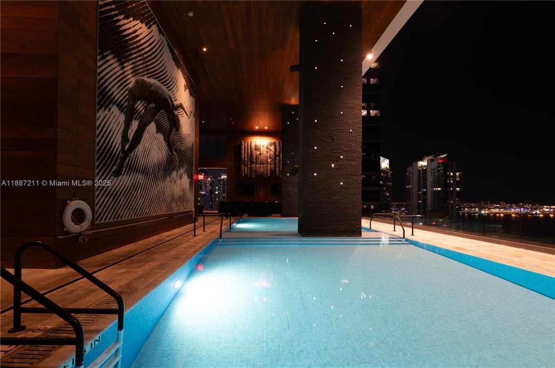 Activo con contrato: $4,450,000 (4 camas, 3 baños, 3012 Pies cuadrados)
