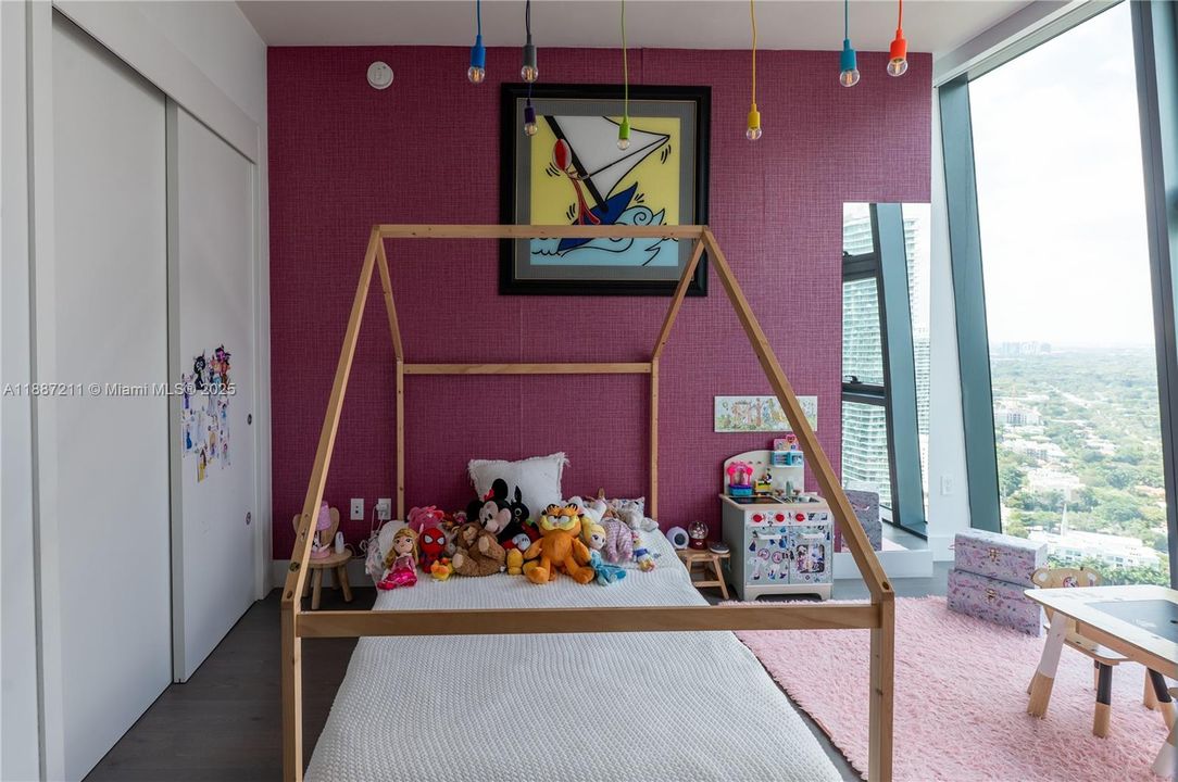 Activo con contrato: $4,450,000 (4 camas, 3 baños, 3012 Pies cuadrados)