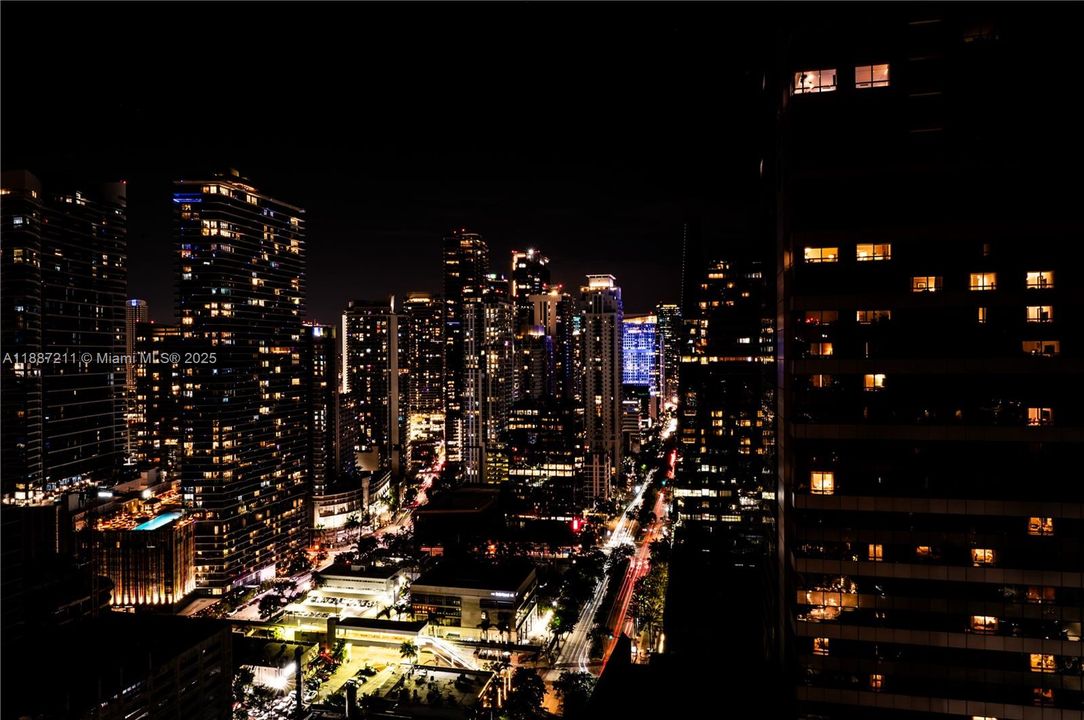 Activo con contrato: $4,450,000 (4 camas, 3 baños, 3012 Pies cuadrados)