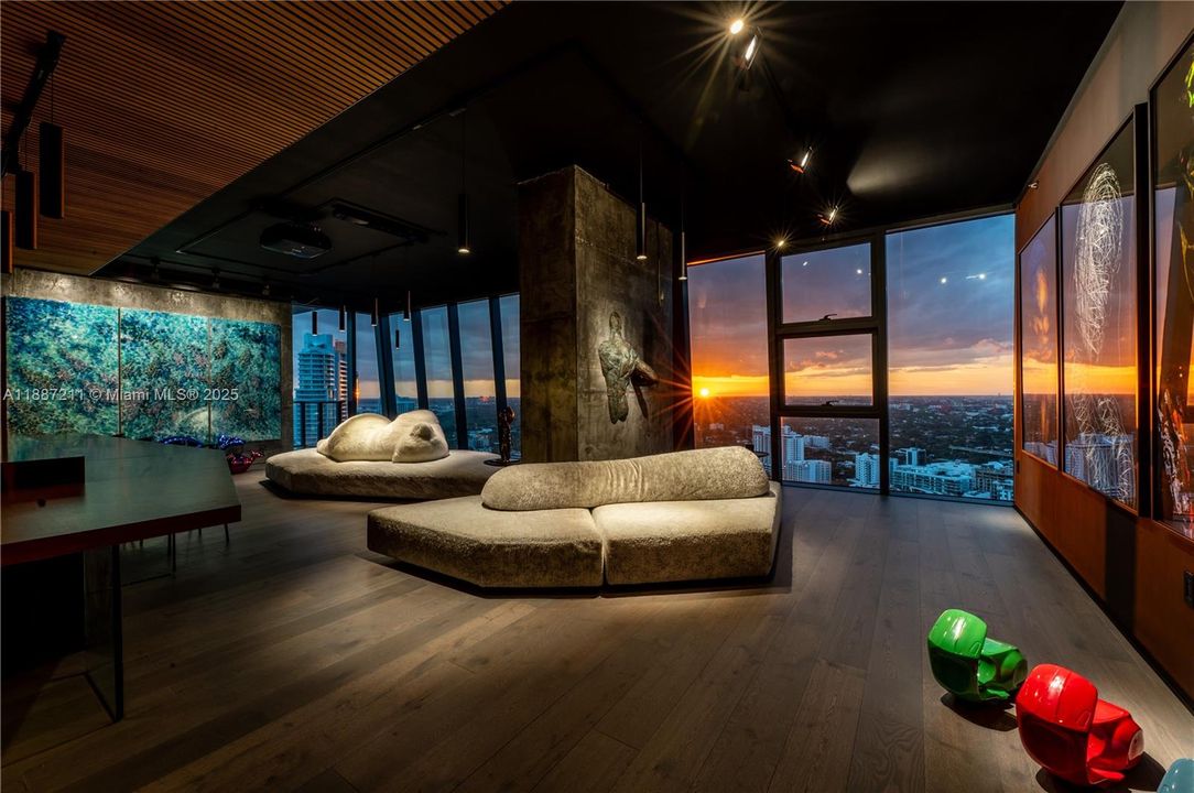 Activo con contrato: $4,450,000 (4 camas, 3 baños, 3012 Pies cuadrados)