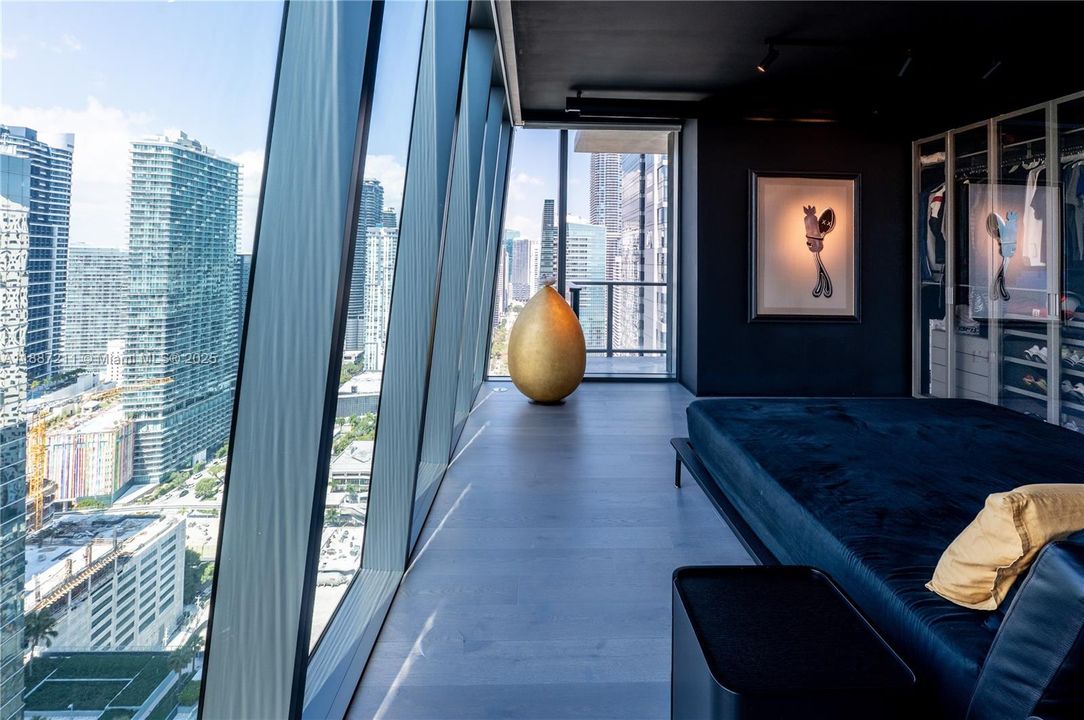 Activo con contrato: $4,450,000 (4 camas, 3 baños, 3012 Pies cuadrados)