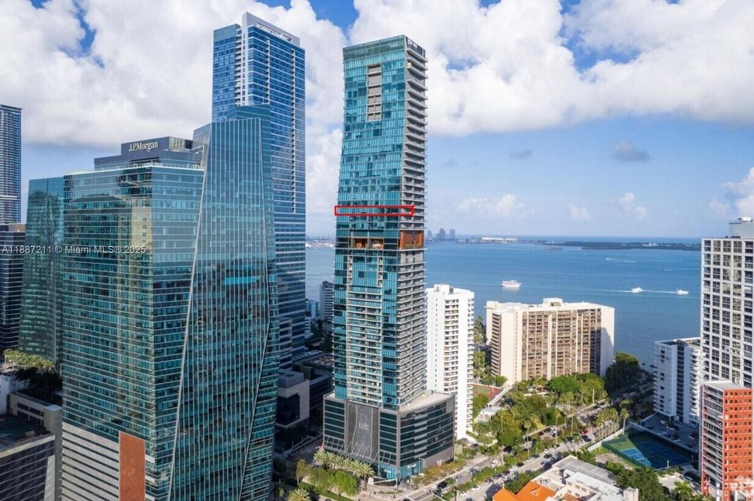 Activo con contrato: $4,450,000 (4 camas, 3 baños, 3012 Pies cuadrados)