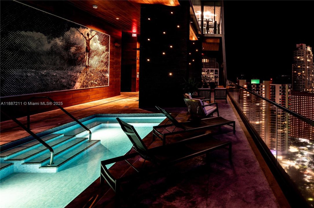 Activo con contrato: $4,450,000 (4 camas, 3 baños, 3012 Pies cuadrados)