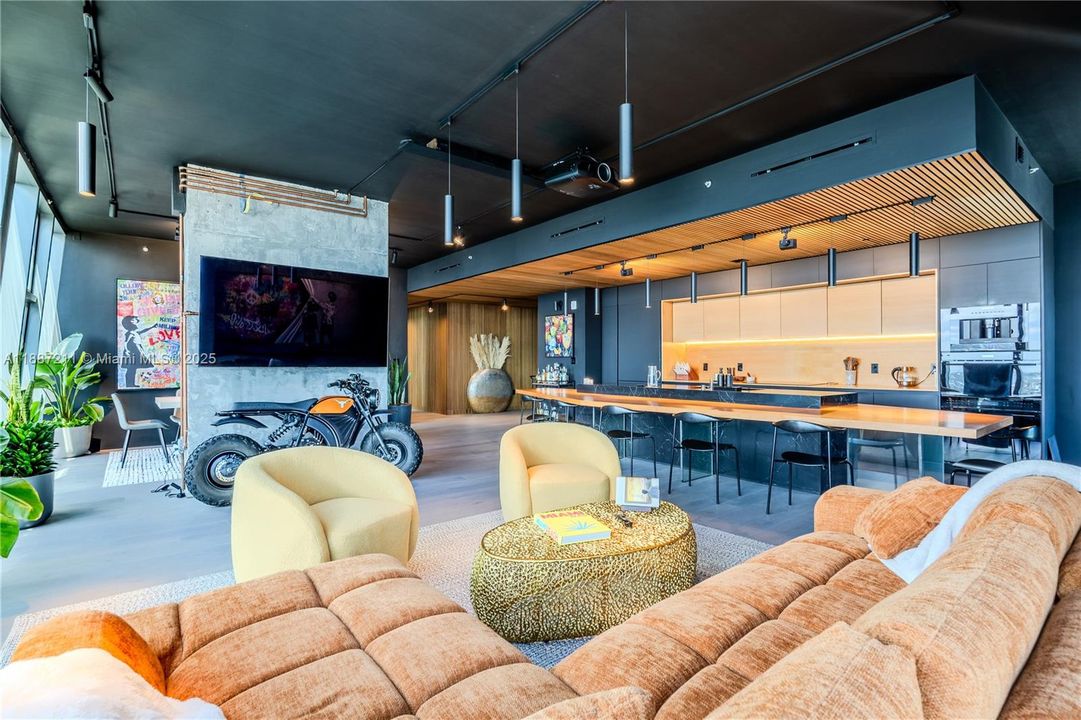 Activo con contrato: $4,450,000 (4 camas, 3 baños, 3012 Pies cuadrados)